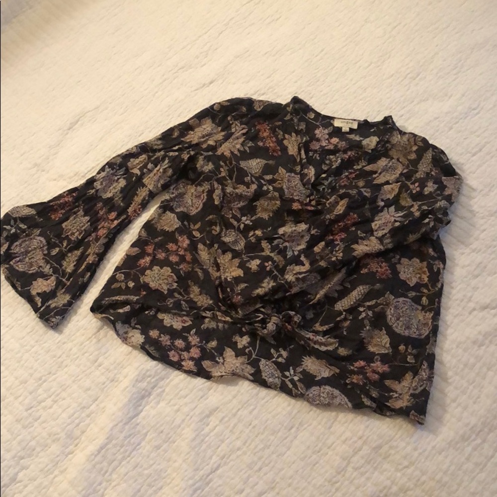Super cute floral crop top perfect for Fall!